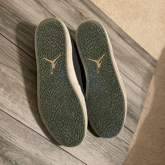 Men’s Air Jordan’s size 12 - Picture 2 of 4